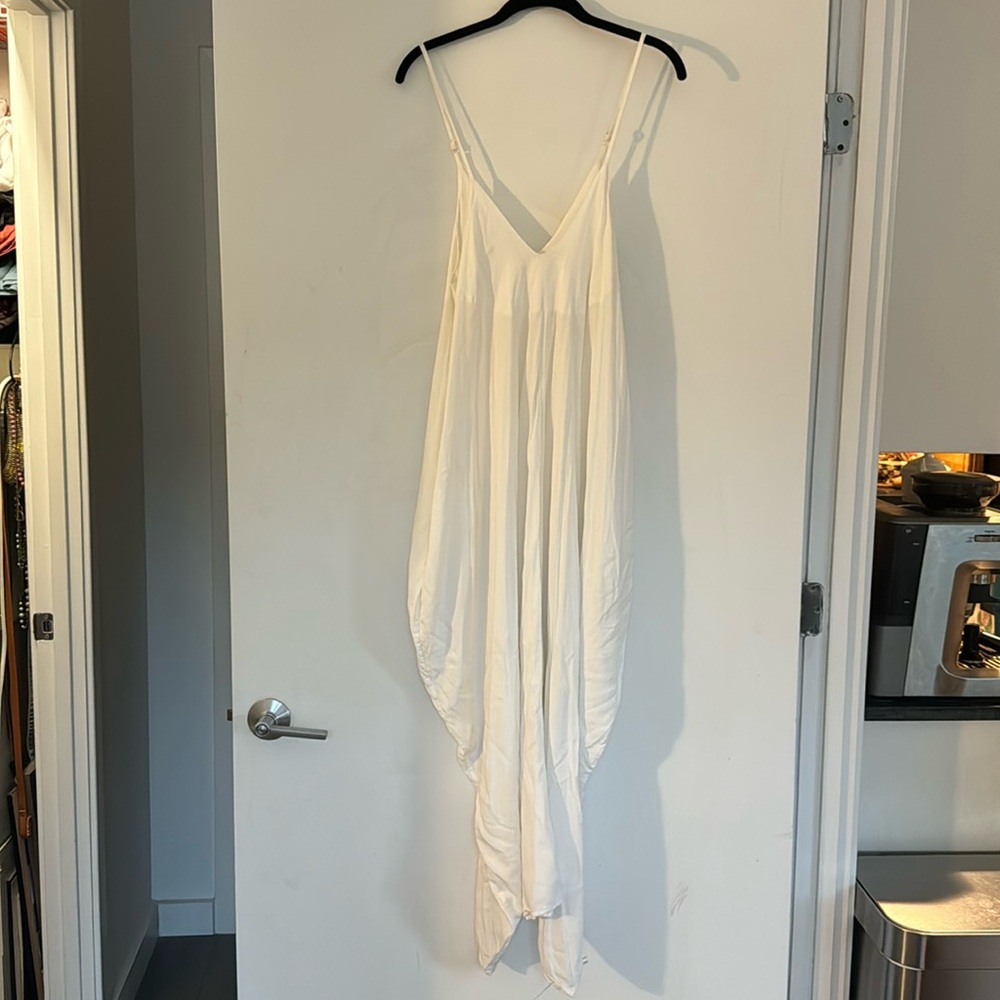 May & Maya white sac dress with pockets!